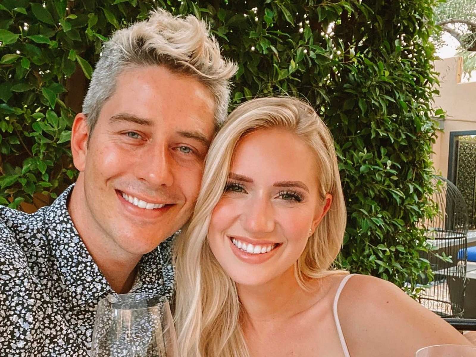 The Bachelor Couple Arie Luyendyk Jr And Lauren Burnham Reveal The Sex Of Their Twins