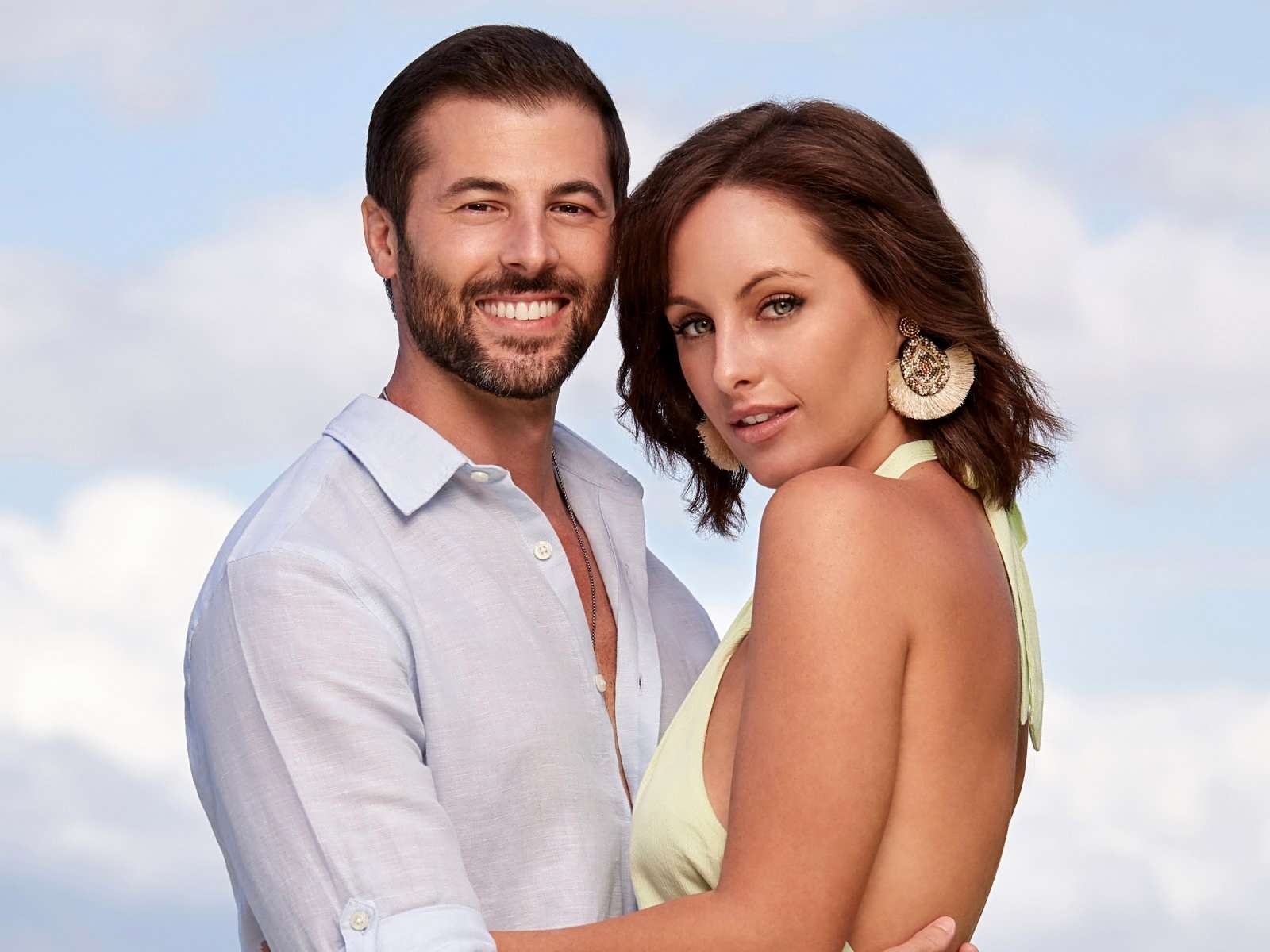 Temptation Island Season 3 premiere Four new couples arrive and meet 24 sexy singles pic