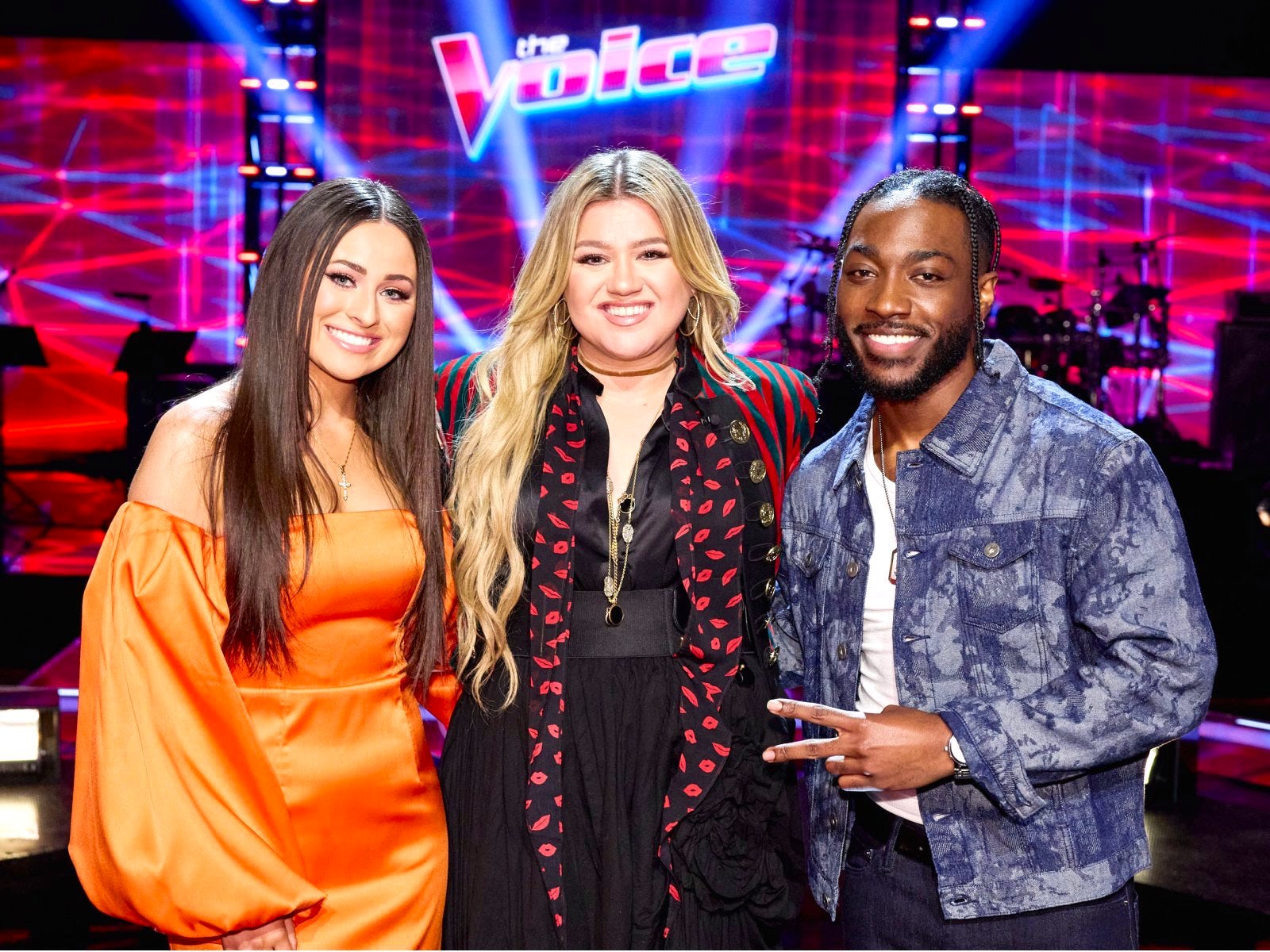'The Voice' coaches Kelly Clarkson and Niall Horan advance Playoffs